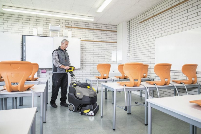PODLAHOVÝ MYCÍ STROJ S ODSÁVÁNÍM BR 45/22 C Bp Pack
