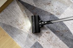 AKU TYČOVÝ VYSAVAČ VCS 5-28 INFINITY COMPLETE
