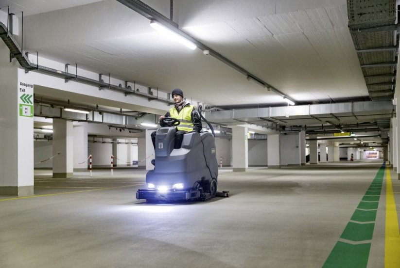 PODLAHOVÝ MYCÍ STROJ S ODSÁVÁNÍM B 150 R + D 90